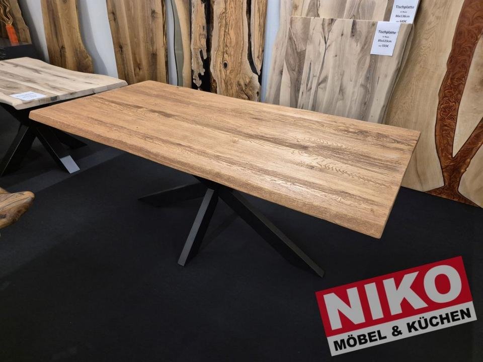 24111604 Esstisch 95 × 200 cm Kastanie massiv mit Spider-Fuß – Produktansicht 1