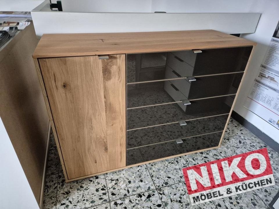 CARDIFF Kombikommode 120 cm Eiche Bianco/Glas Mocca – – Produktansicht 1