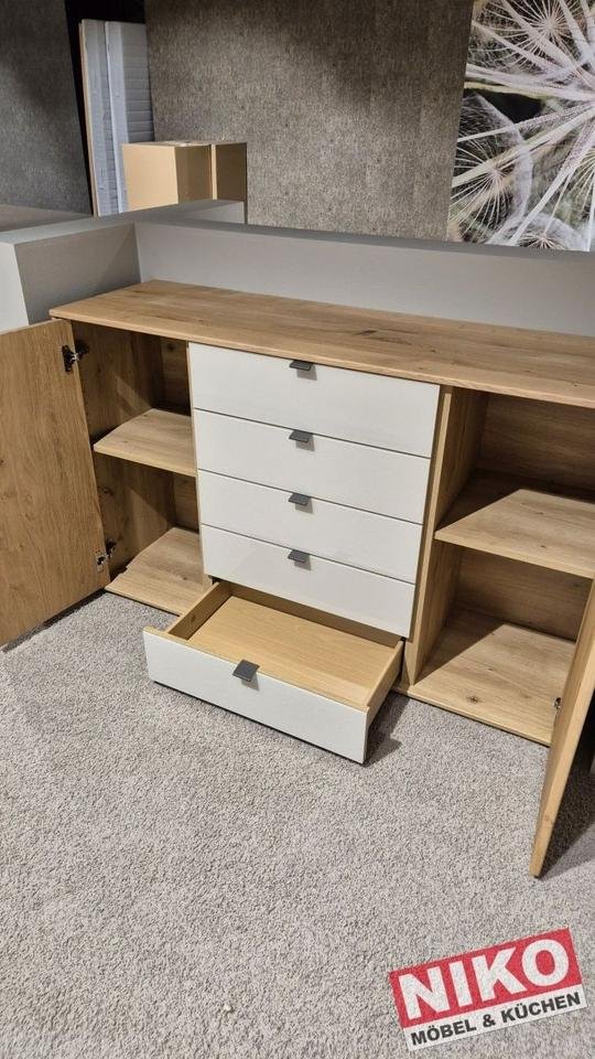 CARDIFF Kombikommode 141 cm Eiche Bianco/Glas Champagner von Wiemann – – Detailansicht 3