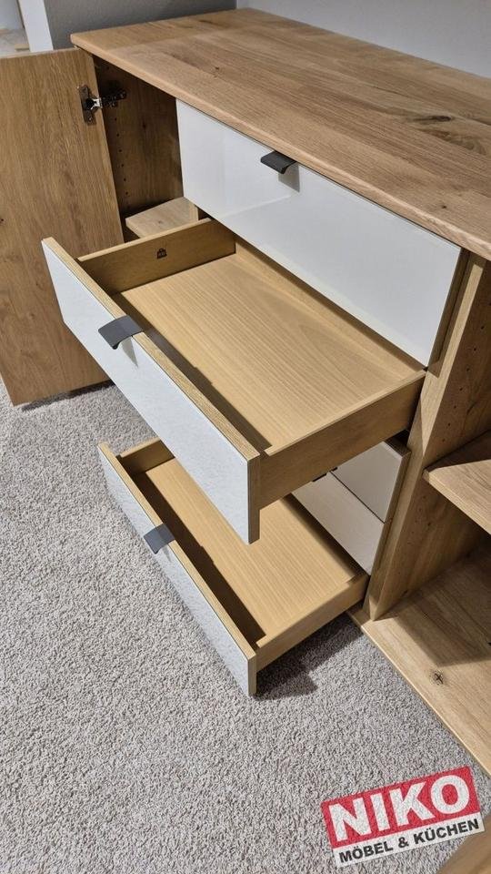 CARDIFF Kombikommode 141 cm Eiche Bianco/Glas Champagner von Wiemann – – Detailansicht 4