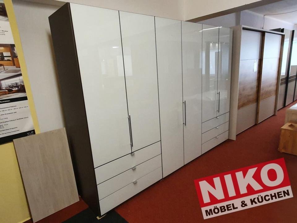 LOFT Kleiderschrank 3m weiss WIEMANN AUSSTELLUNGSSTÜCK by NIKO – Ansicht 1