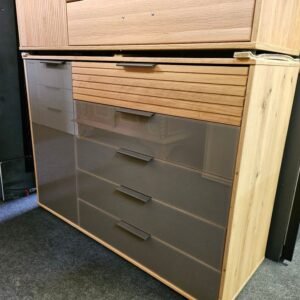 Wiemann Kommode Eiche/Glas Havan Teilmassiv Neu Ausstellungsstück by Starmöbel – Originalfoto 1