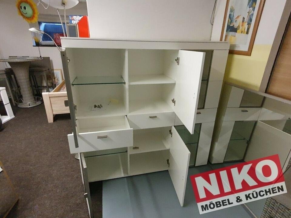 LIVA Highboard in Lack weiss matt von MWA AUSSTELLUNG by NIKO – Detailansicht 2