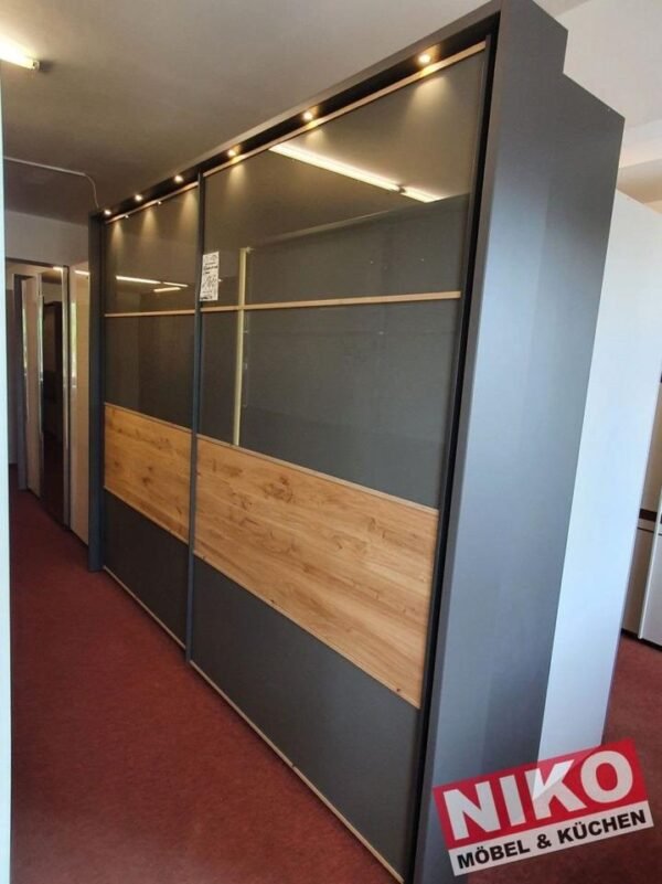 YUKON Schwebetürenschrank 3m Wiemann Ausstellungsstück by NIKO – Produktansicht 1
