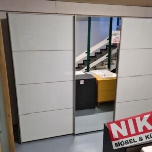 KOS Kleiderschrank 2,8m Wiemann Ausstellungsstück by NIKO – Produktansicht 1