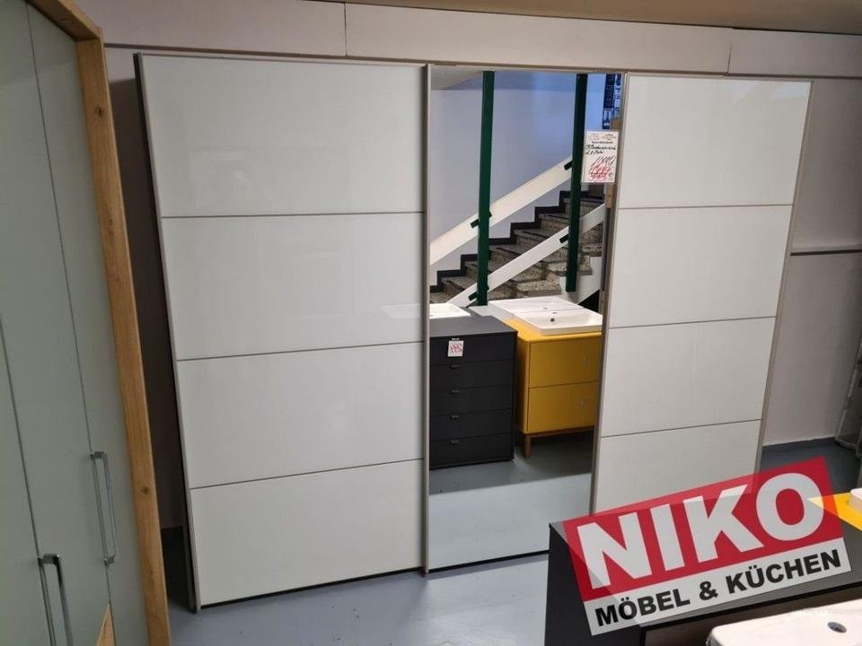 KOS Kleiderschrank 2,8m Wiemann Ausstellungsstück by NIKO – Produktansicht 1