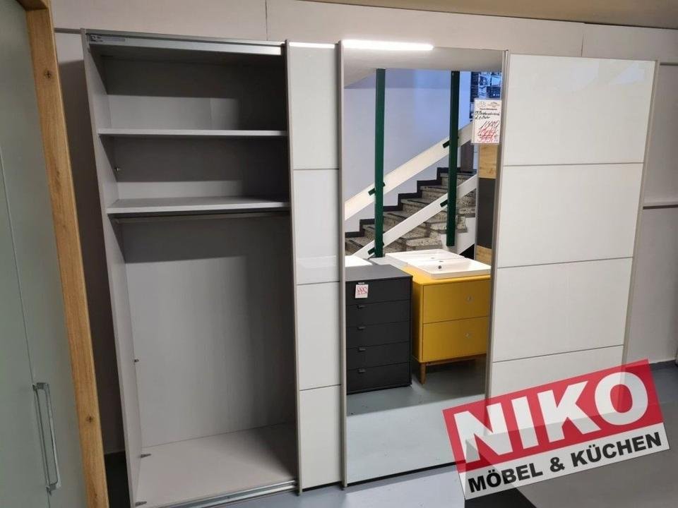 KOS Kleiderschrank 2,8m Wiemann Ausstellungsstück by NIKO – Detailansicht 2