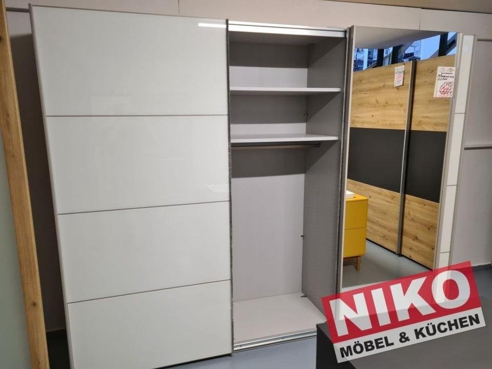 KOS Kleiderschrank 2,8m Wiemann Ausstellungsstück by NIKO – Detailansicht 3