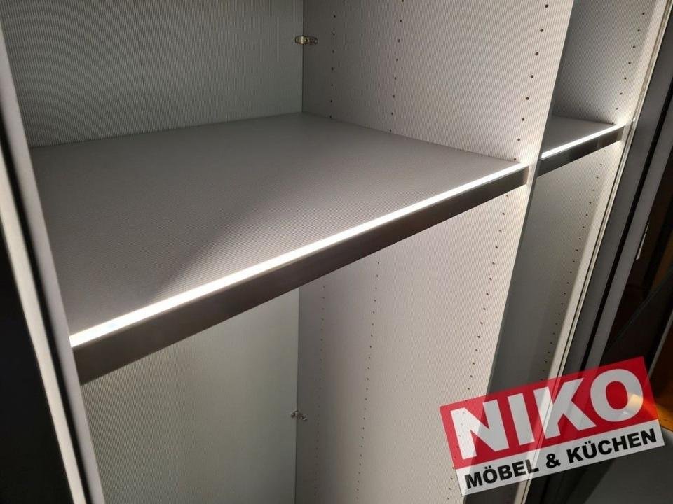 KOS Kleiderschrank 2,8m Wiemann Ausstellungsstück by NIKO – Detailansicht 4