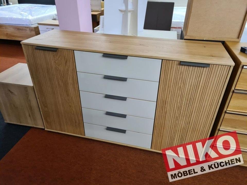 RHODOS Kommode bianco eiche Wiemann Ausstellungsstück by NIKO – Produktansicht 1