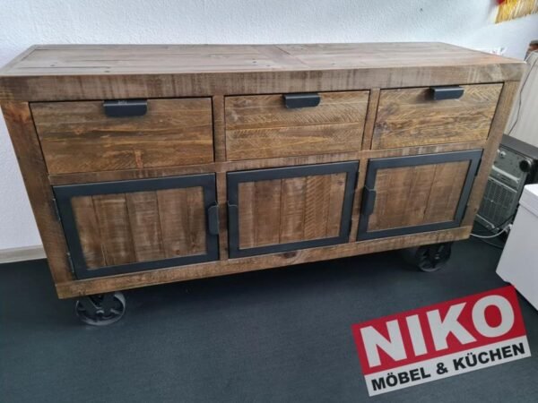VITAGE Kommode 3türig Eisenrollen Ausstellungsstück by NIKO – Produktansicht 1