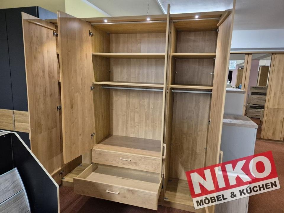 LIDO Kleiderschrank 2m Erle Wiemann Ausstellungsstück by NIKO – Detailansicht 4