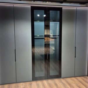 Dubai Drehtürenschrank 306 cm Graphit/Rauchglas mit LED – als Ausstellungsstück von Wiemann by NIKO