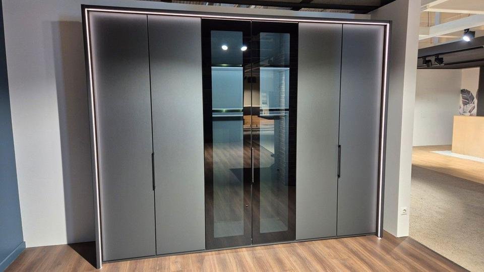 DUBAI Drehtürenschrank 306 cm Graphit/Rauchglas mit LED – Produktansicht 1