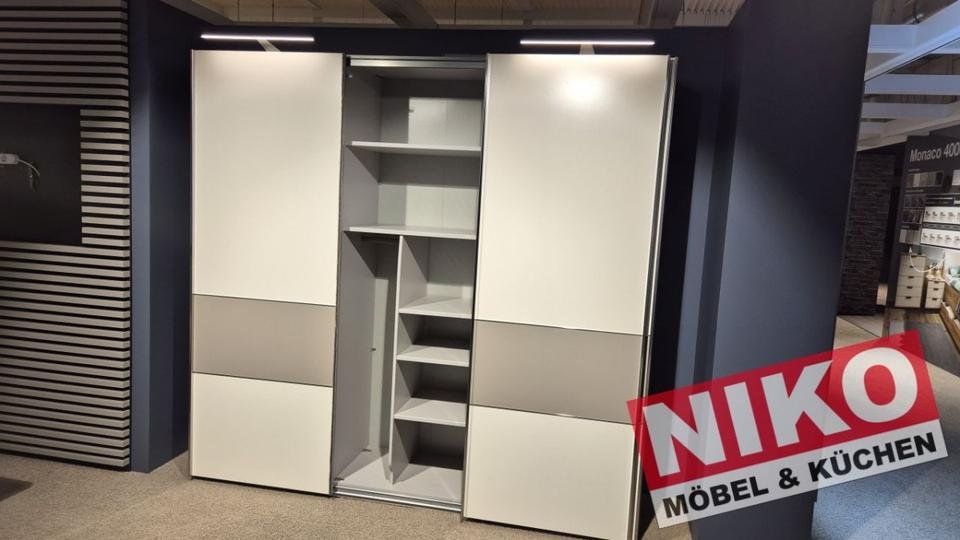 PHOENIX Kleiderschrank 2,5m Wiemann Ausstellungsstück by NIKO – Detailansicht 3