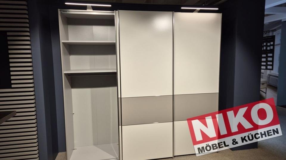 PHOENIX Kleiderschrank 2,5m Wiemann Ausstellungsstück by NIKO – Detailansicht 4