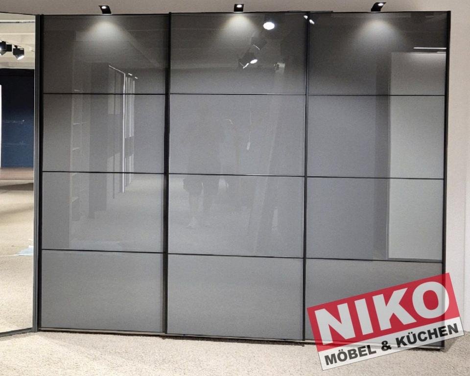 PHOENIX Kleiderschrank 2,5m Ausstellungsstück by NIKO – Produktansicht 1