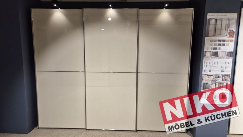 PHOENIX Kleiderschrank 3m Ausstellungsstück by NIKO – Produktansicht 1