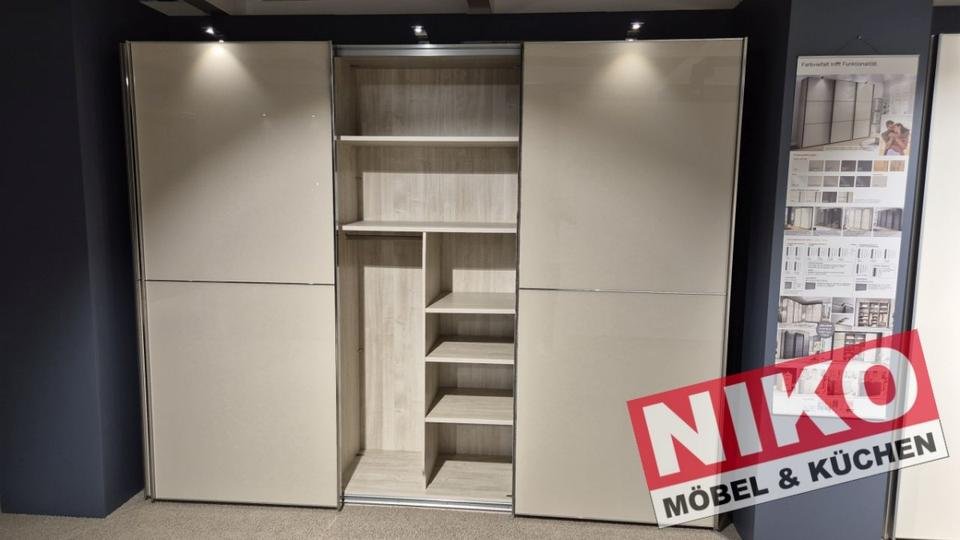 PHOENIX Kleiderschrank 3m Ausstellungsstück by NIKO – Detailansicht 2