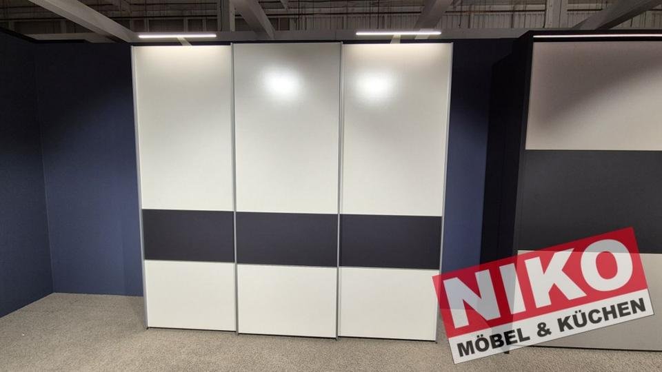PHÖNIX Kleiderschrank 2,5m Wiemann Ausstellungsstück by NIKO – Produktansicht 1