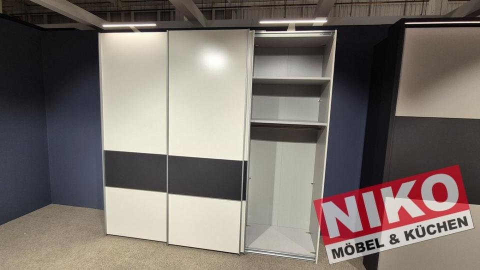 PHÖNIX Kleiderschrank 2,5m Wiemann Ausstellungsstück by NIKO – Detailansicht 3