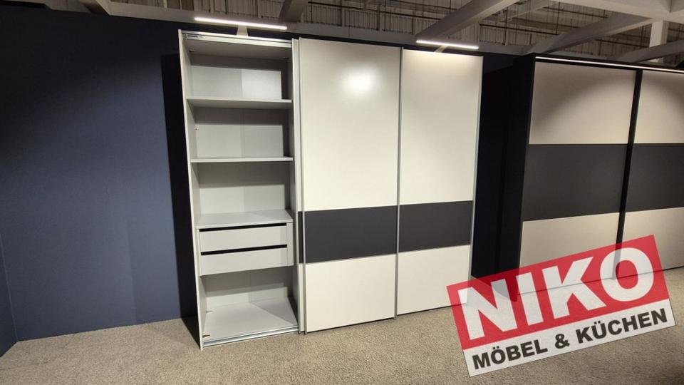 PHÖNIX Kleiderschrank 2,5m Wiemann Ausstellungsstück by NIKO – Detailansicht 5