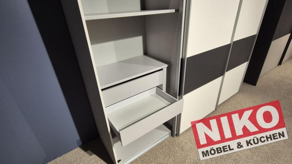 PHÖNIX Kleiderschrank 2,5m Wiemann Ausstellungsstück by NIKO – Detailansicht 6