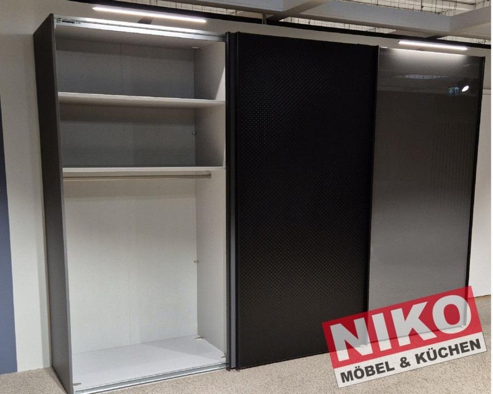LIMA Kleiderschrank 3m Ausstellungsstück by NIKO – Detailansicht 3