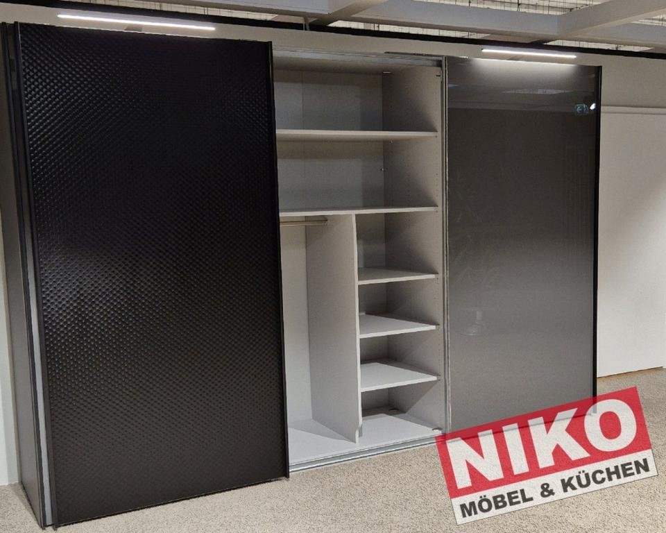 LIMA Kleiderschrank 3m Ausstellungsstück by NIKO – Detailansicht 4