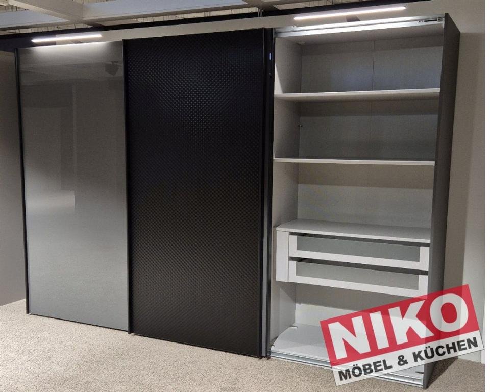 LIMA Kleiderschrank 3m Ausstellungsstück by NIKO – Detailansicht 5
