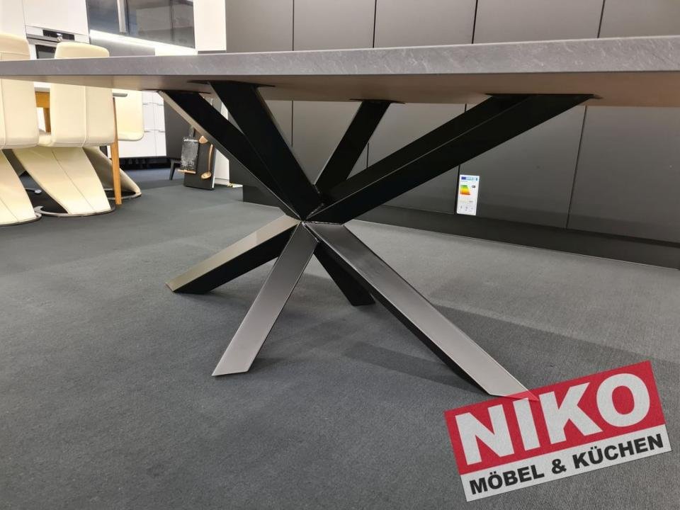 RIMINI Esstisch 100x180cm schiefer mit Spider Fuß by NIKO – Detailansicht 3