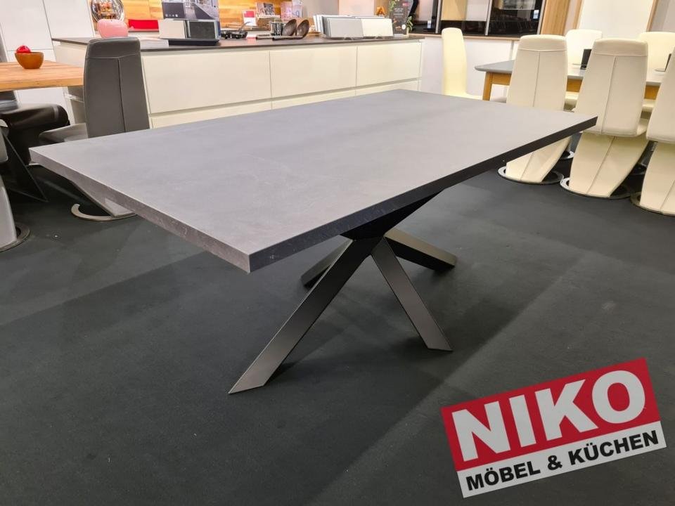 RIMINI Esstisch 100x180cm schiefer mit Spider Fuß by NIKO – Detailansicht 4