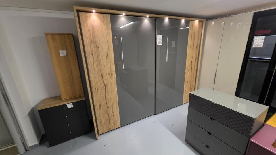 PISA Kleiderschrank 3m Wiemann Ausstellungsstück by NIKO – Produktansicht 1
