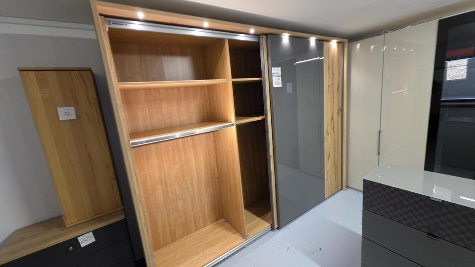 PISA Kleiderschrank 3m Wiemann Ausstellungsstück by NIKO – Detailansicht 3