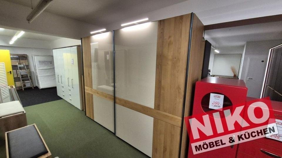 PAOLO Kleiderschrank 3m Erle massiv Ausstellungsstück by NIKO – Produktansicht 1