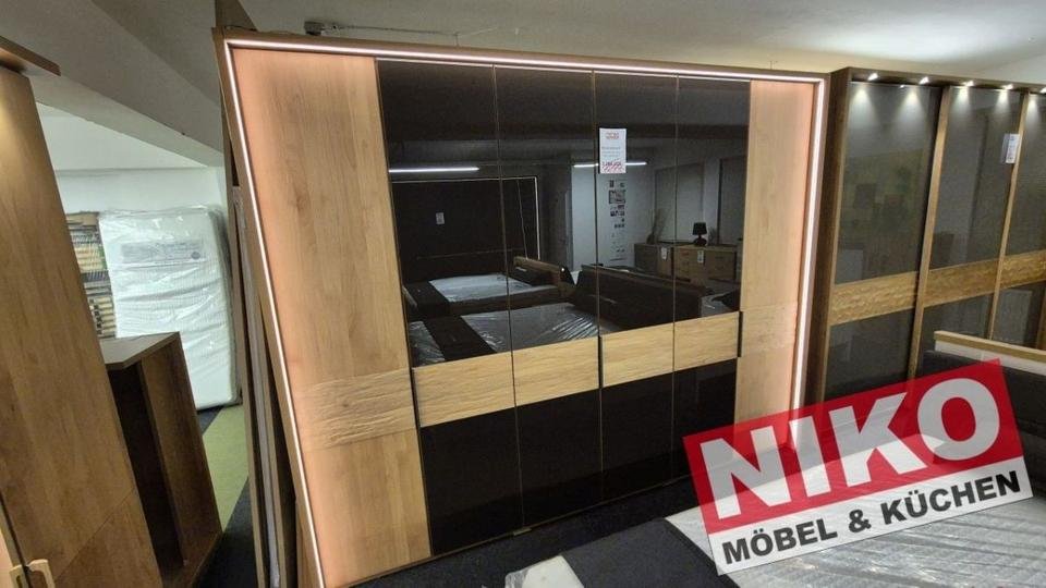 NIKO-1512 Kleiderschrank 3m Wiemann Ausstellungsstück by NIKO – Produktansicht 1