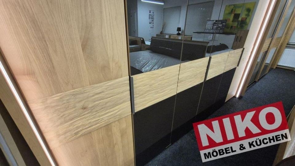 NIKO-1512 Kleiderschrank 3m Wiemann Ausstellungsstück by NIKO – Detailansicht 2