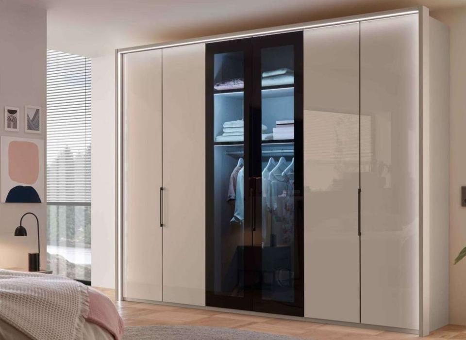 Dubai Drehtürenschrank 300 cm Champagner/Rauchglas – Wiemann Ausstellungsstück by NIKO