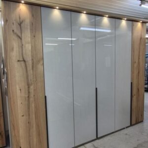 LACCATO Kleiderschrank 3 M Ausstellungsstück Wiemann by NIKO – Produktansicht 1
