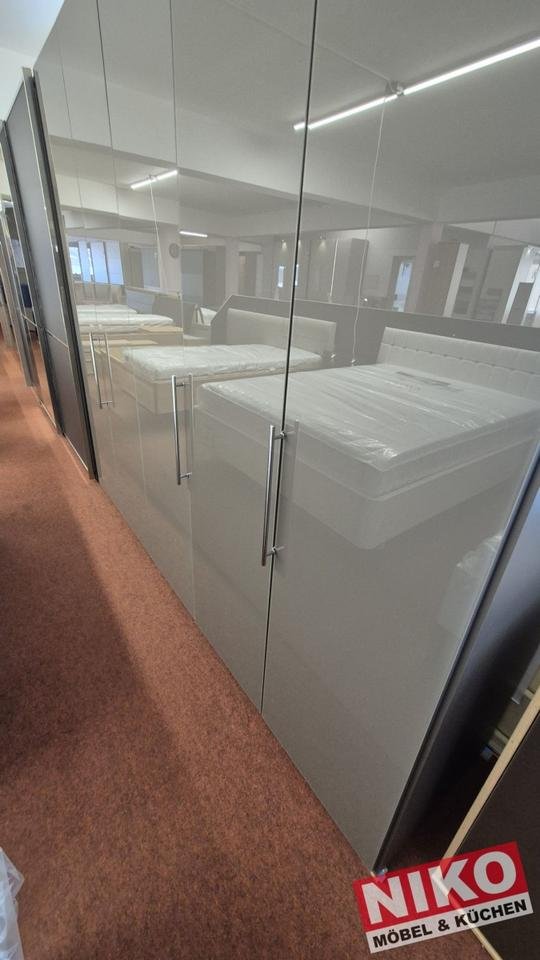 WIEMANN LOFT Kleiderschrank 2,5 m – Ausstellungsstück – Detailansicht 2