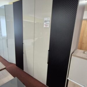 PRÜM Kleiderschrank 2m Wiemann Ausstellungsstück by NIKO – Produktansicht 1