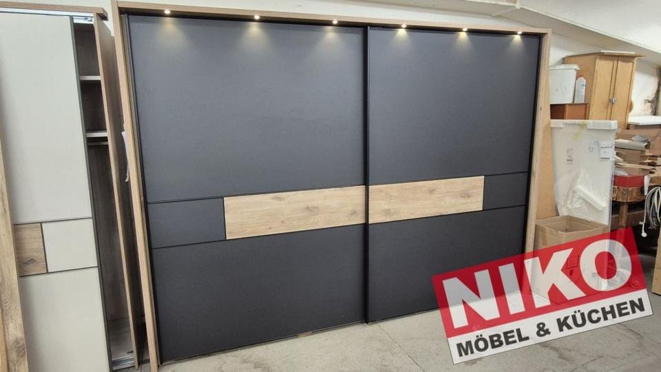 VILLACH Kleiderschrank 3m Nordic Eiche Ausstellungsstück by NIKO – Produktansicht 1
