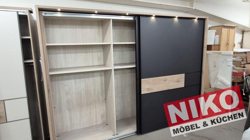 VILLACH Kleiderschrank 3m Nordic Eiche Ausstellungsstück by NIKO – Detailansicht 3