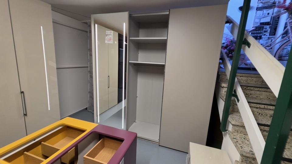 MACAO Kleiderschrank 2,25m Wiemann Ausstellungsstück by NIKO – Detailansicht 3