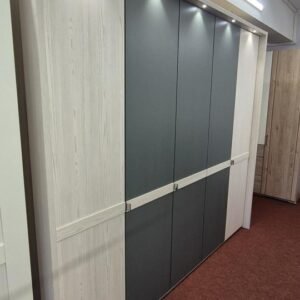 NIKO-1609 Kleiderschrank 2,5m Wiemann Ausstellungsstück by NIKO – Produktansicht 1