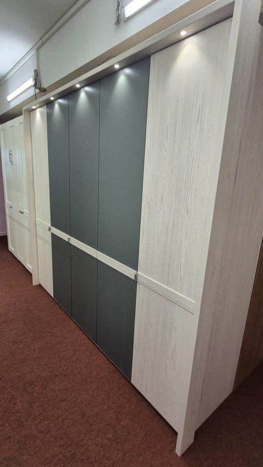 NIKO-1609 Kleiderschrank 2,5m Wiemann Ausstellungsstück by NIKO – Detailansicht 2