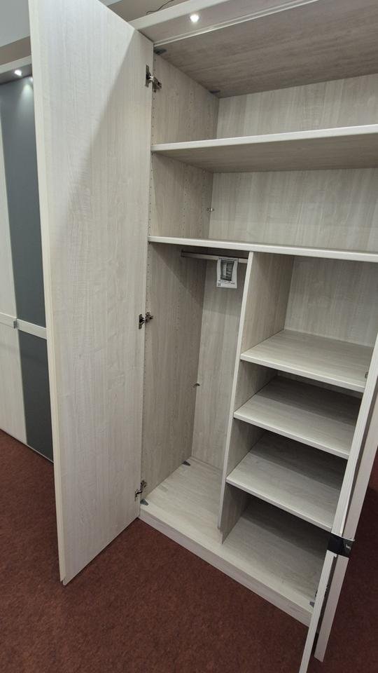NIKO-1609 Kleiderschrank 2,5m Wiemann Ausstellungsstück by NIKO – Detailansicht 4
