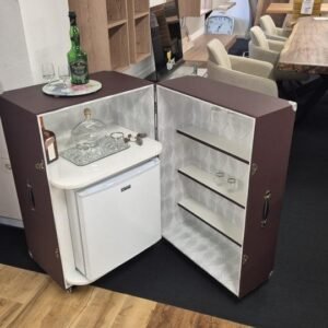 Minibar im Überseekoffer-Stil mit Kühlschrank by NIKO