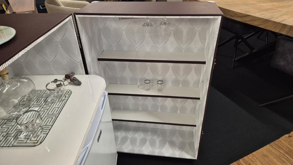 Minibar im Überseekoffer-Stil mit Kühlschrank by NIKO