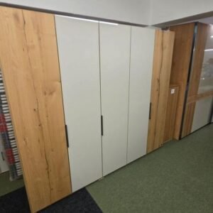 INTERLIVING CREMONA Kleiderschrank 250 cm Kerneiche/Glas Champagner – Produktansicht 1